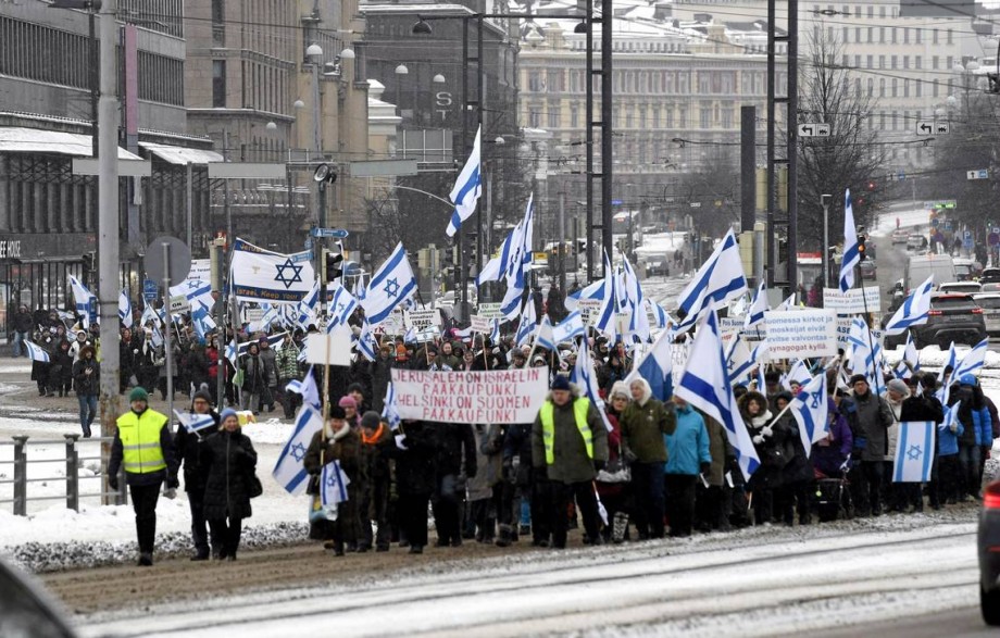 Kotimaa_110218_Sadat marssijat vastustivat Helsingissä Israelin ja Jerusalemin jakamista!_1